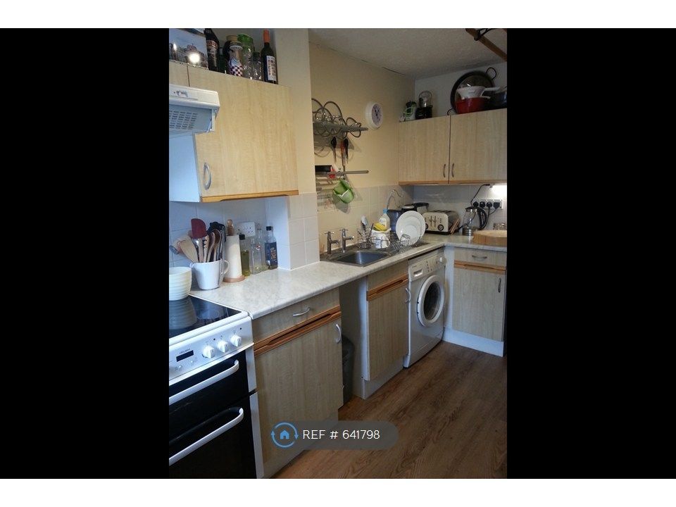 Property photo 2 of 6 Kitchen