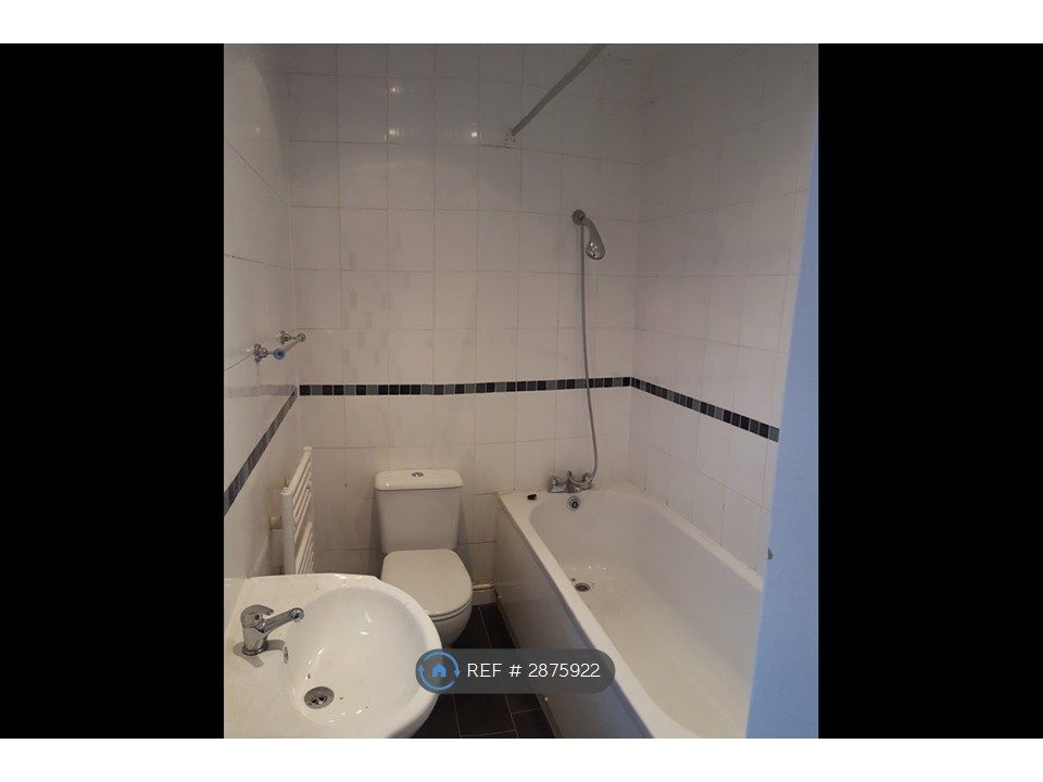 Property photo 2 of 9 Bathroom