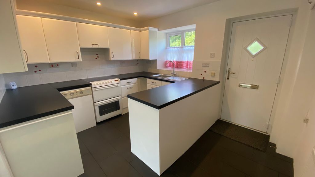 Property photo 3 of 12 Kitchen