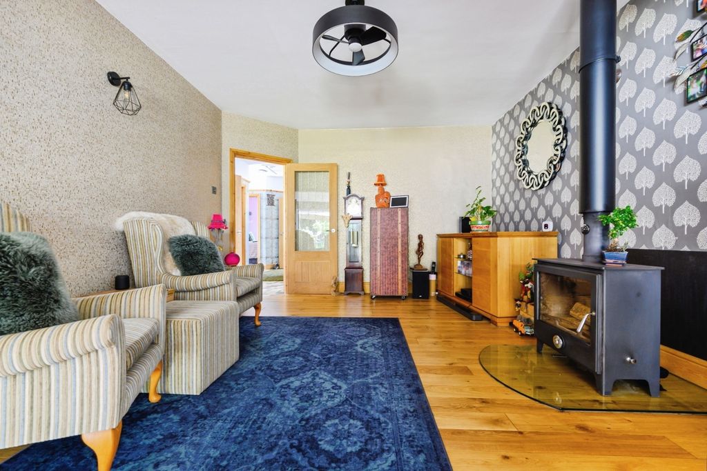 Property photo 3 of 18 Pbox-Img.Jpg