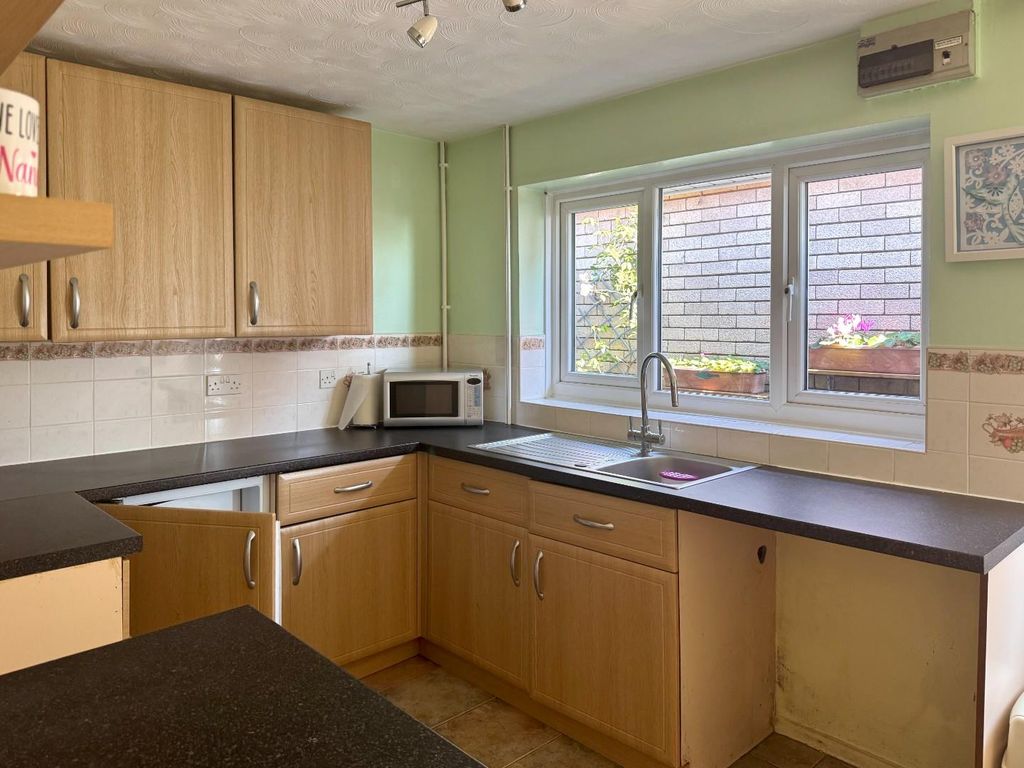 Property photo 2 of 11 Kitchen