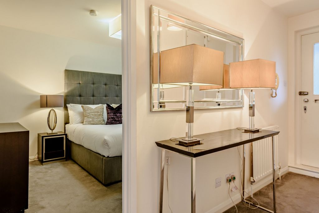Property photo 3 of 16 8447057-Interior0...