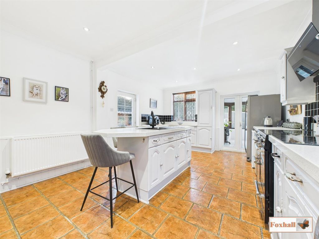 Property photo 2 of 25 Kitchen