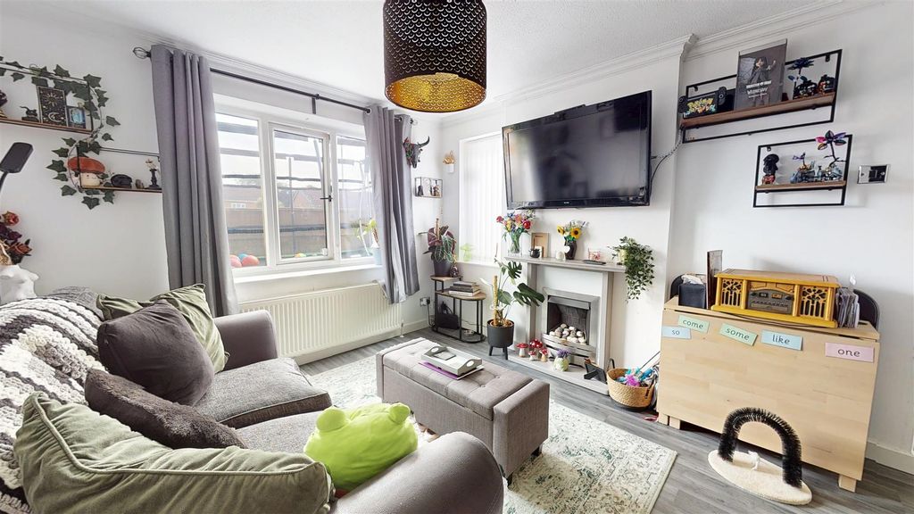 Property photo 2 of 11 2-Linnhe-Avenue-06232026_203712.Jpg