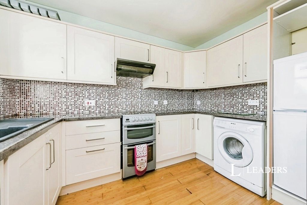 Property photo 3 of 6 Pbox-Img.Jpg
