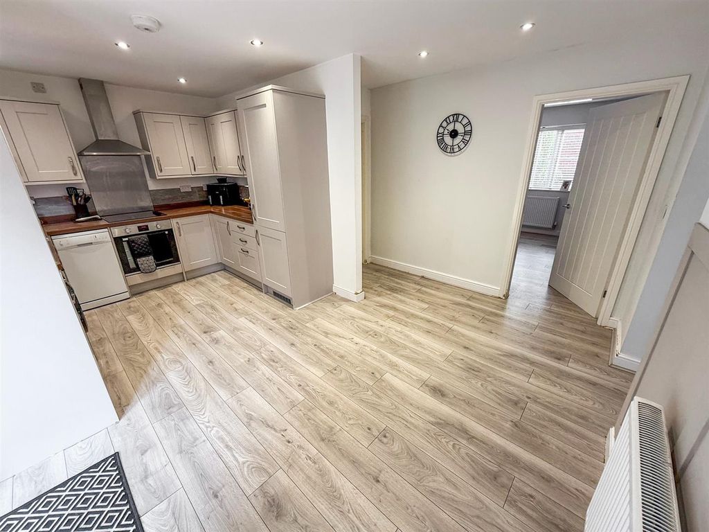 Property photo 3 of 18 Kitchen/Dining Room