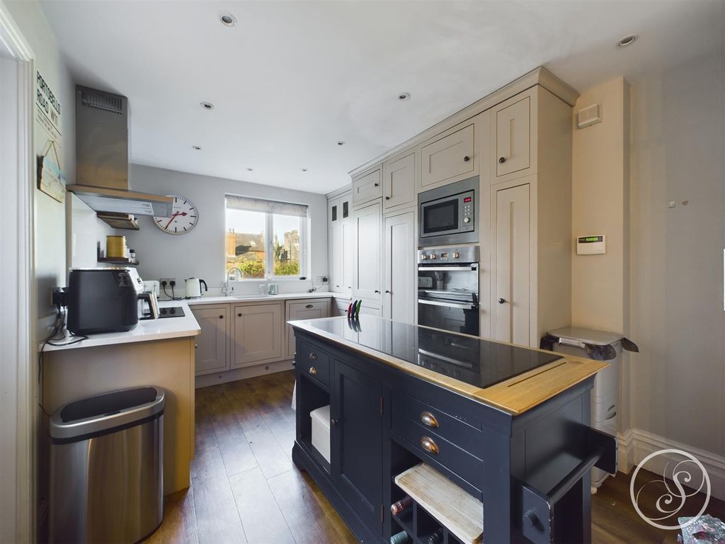 Property photo 2 of 31 Kitchen Diner