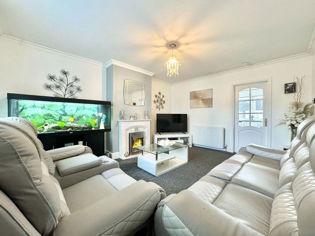 Property photo 3 of 27