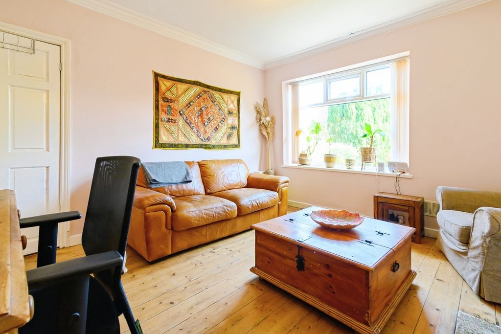 Property photo 3 of 17 Living Room