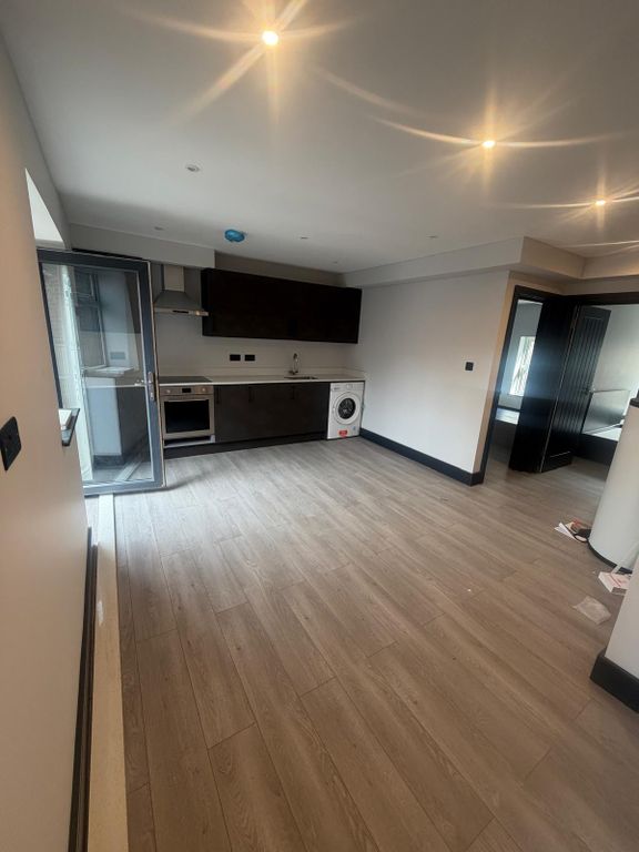 Property photo 1 of 9 2 Bed Flat To Rent High Street, Hounslow Tw3