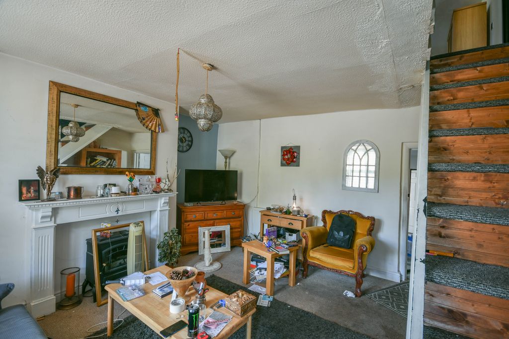 Property photo 3 of 16