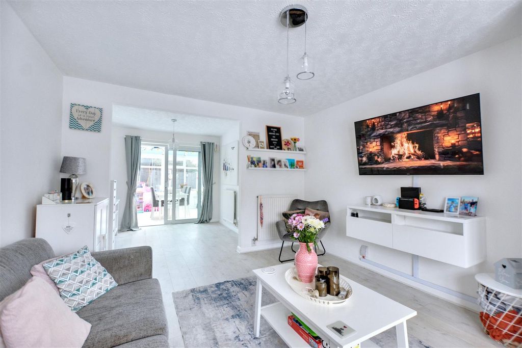 Property photo 3 of 31 Lounge Diner_3.Jpeg