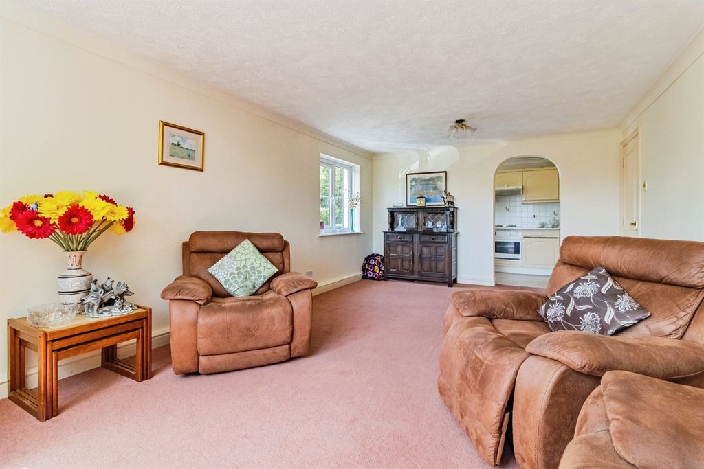 Property photo 3 of 15