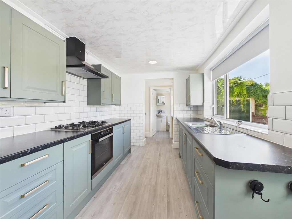 Property photo 3 of 16 Kitchen