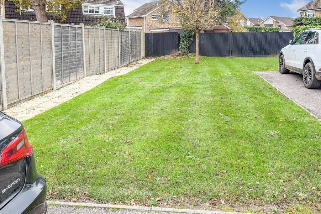 Property photo 2 of 2 Land Adjacent To 9 Meath Gardens, Horley, Surrey, Rh6 8Fw