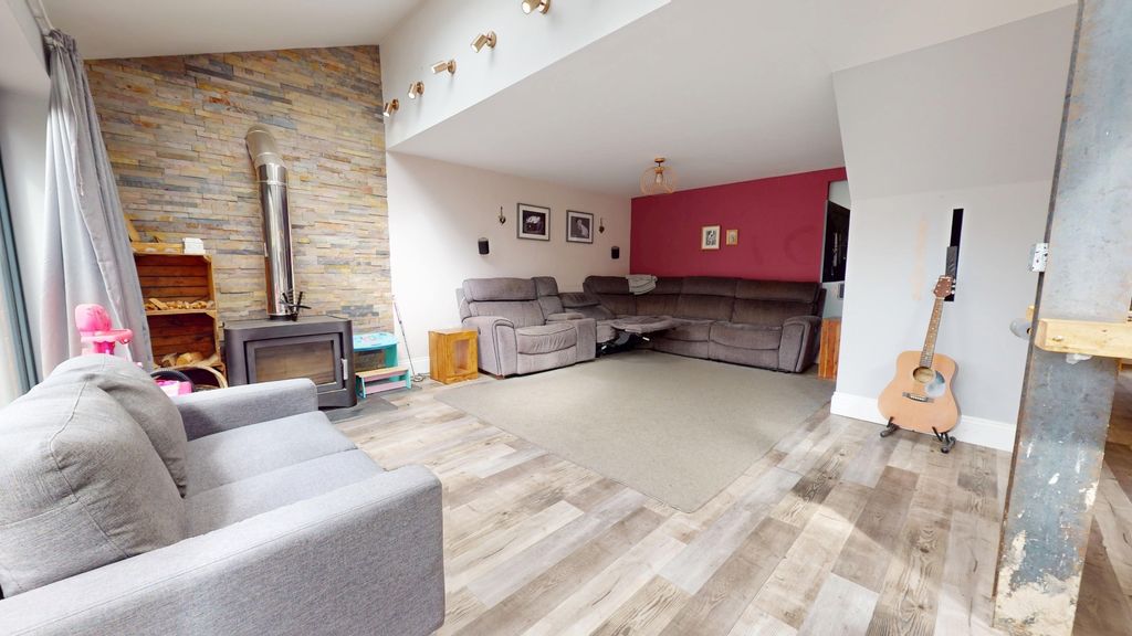 Property photo 3 of 31 4363112