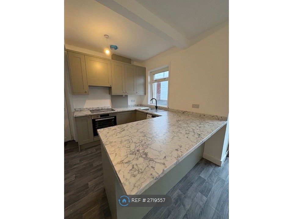 Property photo 3 of 15 Kitchen