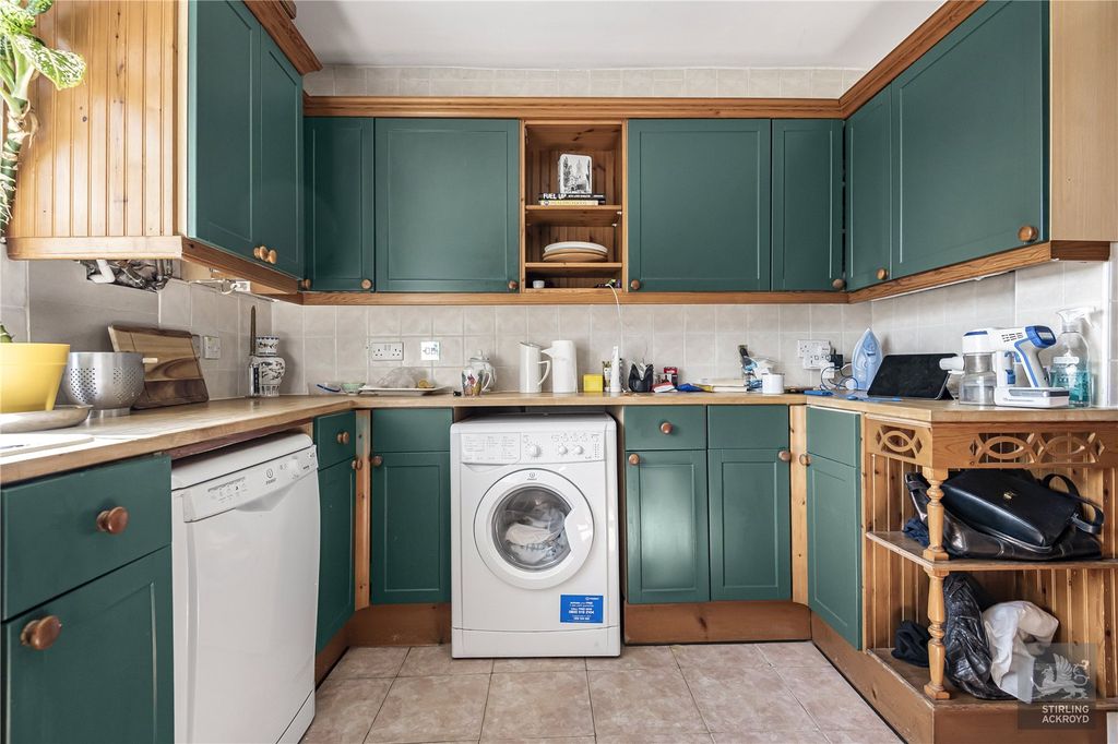 Property photo 3 of 23 Kitchen