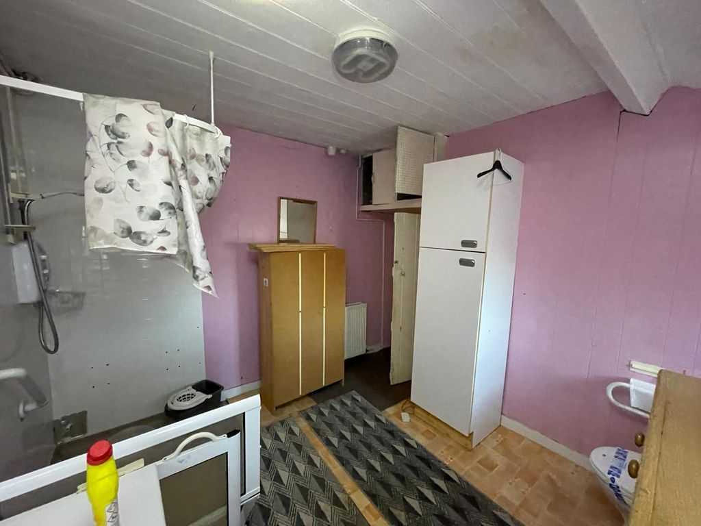 Property photo 3 of 6