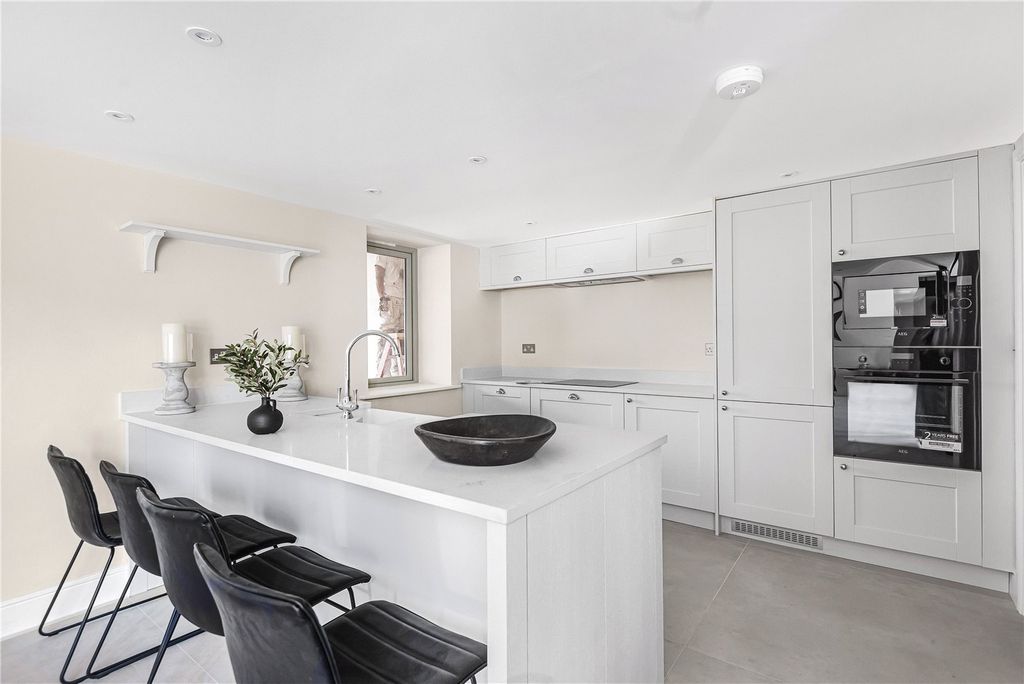Property photo 1 of 6 Kitchen