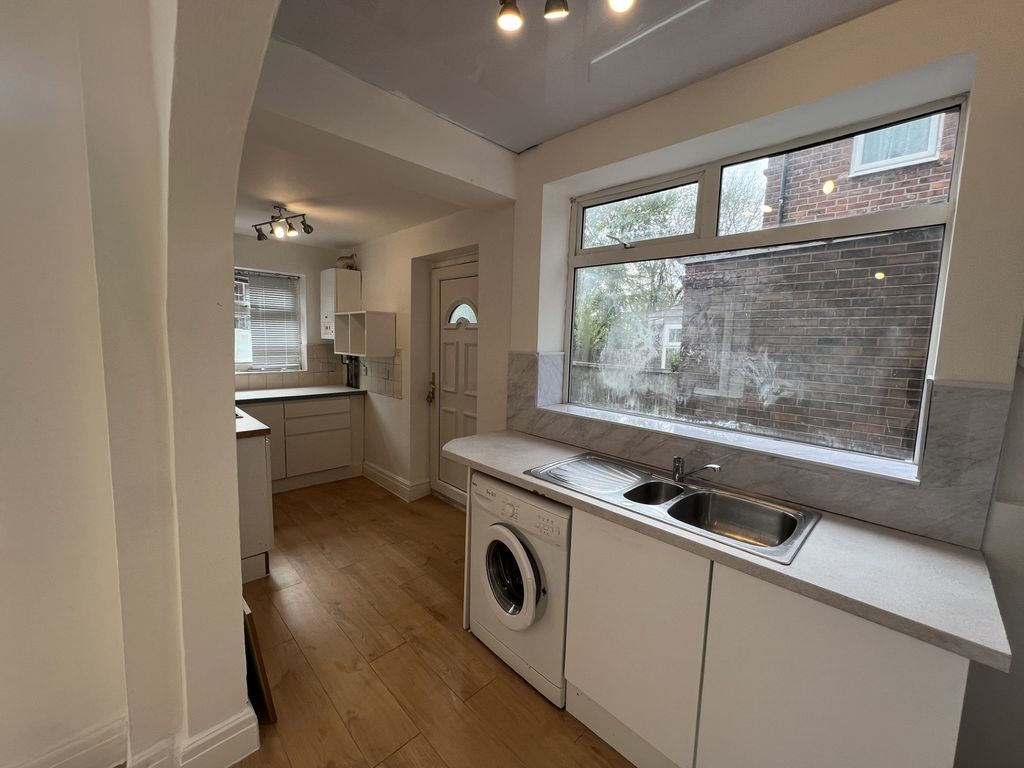 Property photo 1 of 10 Kitchen