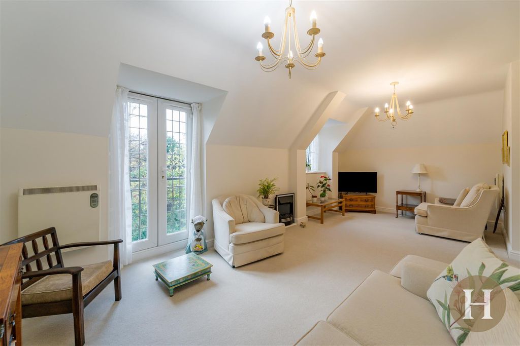 Property photo 2 of 29 Hadleigh Estate Agents-15.Jpg