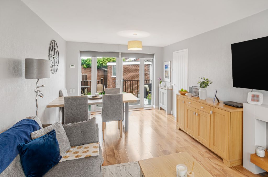 Property photo 2 of 20 Advert-41