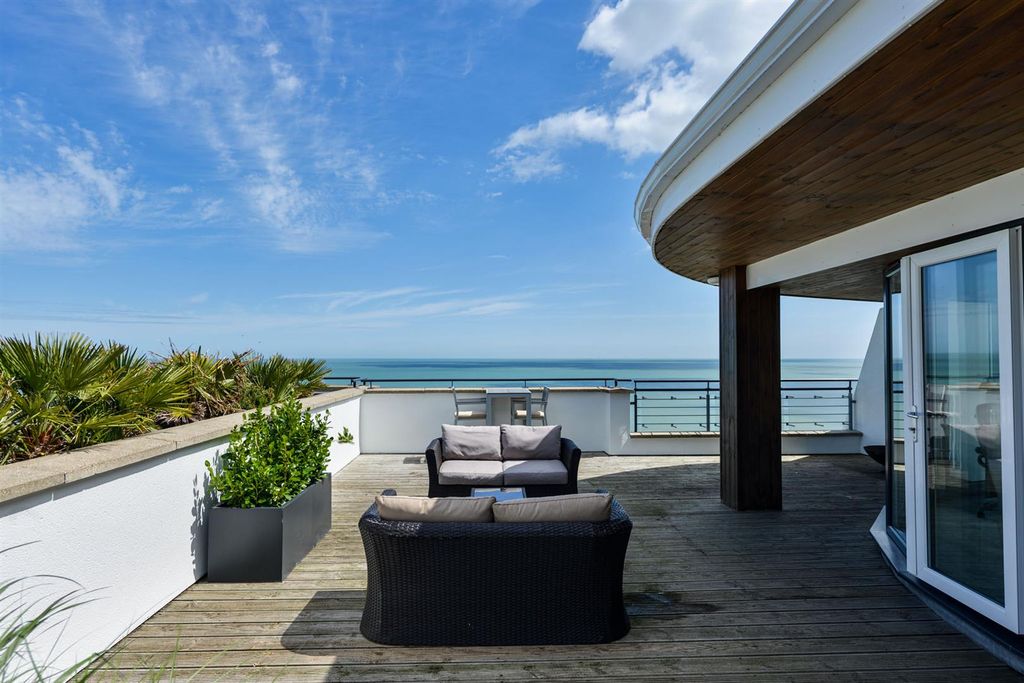 Property photo 2 of 38 Castle View 63.Jpg