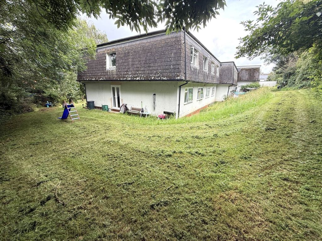 Property photo 3 of 11