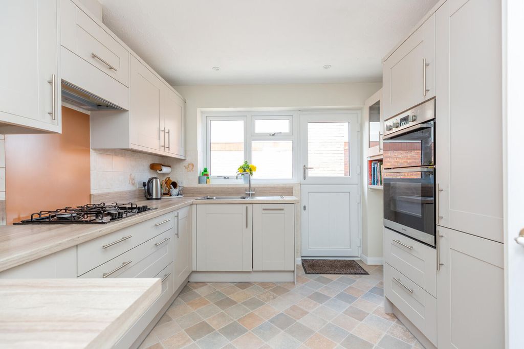 Property photo 3 of 15 Kitchen