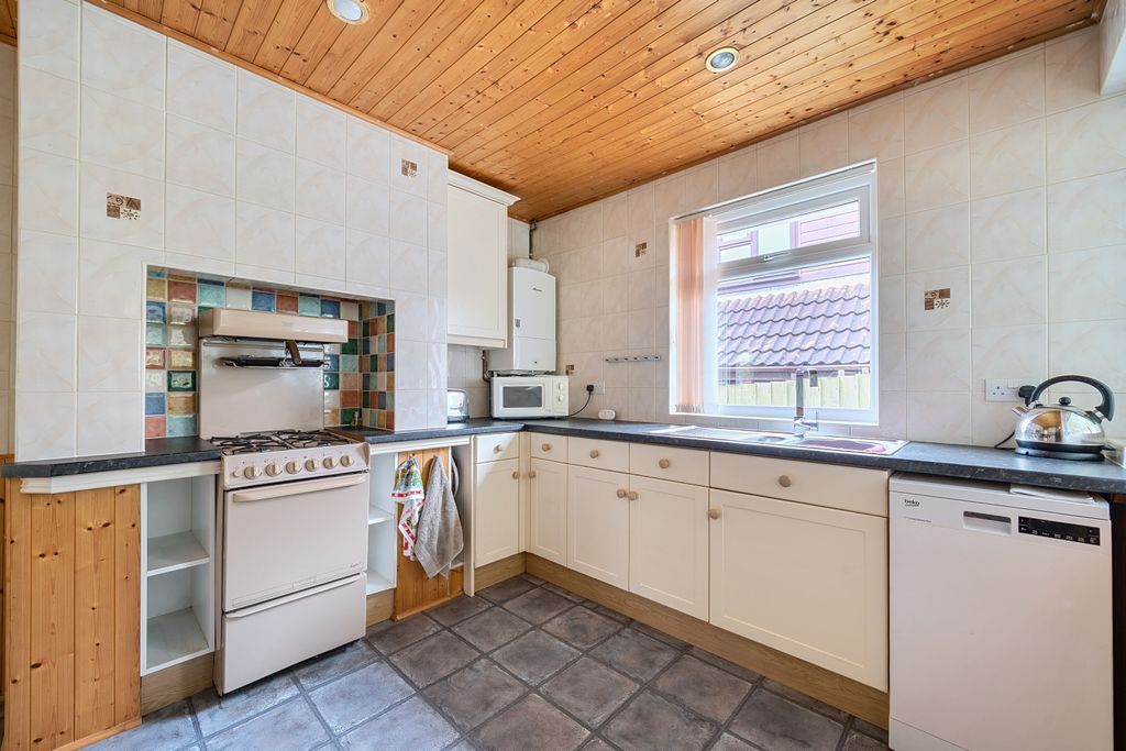 Property photo 2 of 18 1376904-19-691338c939F56-Arw-1