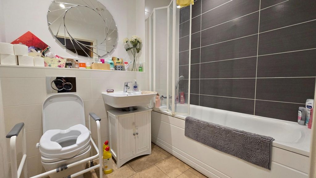 Additional image 7 of 2 bed flat for saleWainwright Avenue, Greenhithe DA9