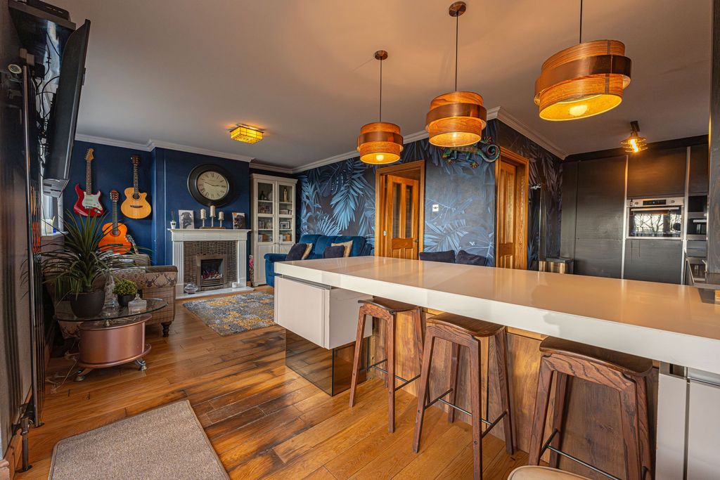 Property photo 3 of 38