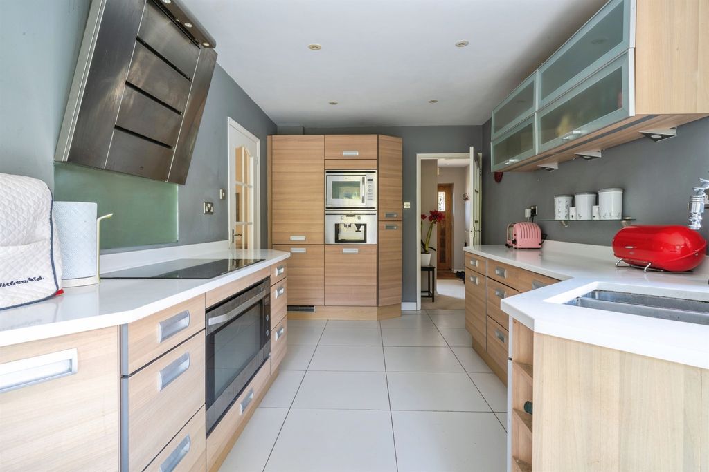 Property photo 2 of 17