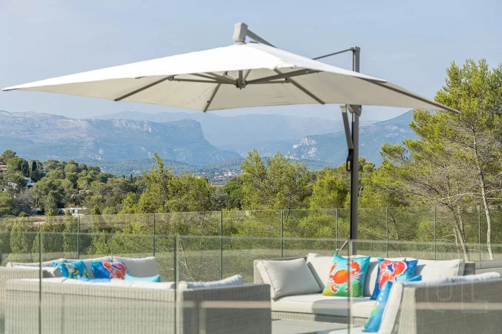 Property photo 3 of 12