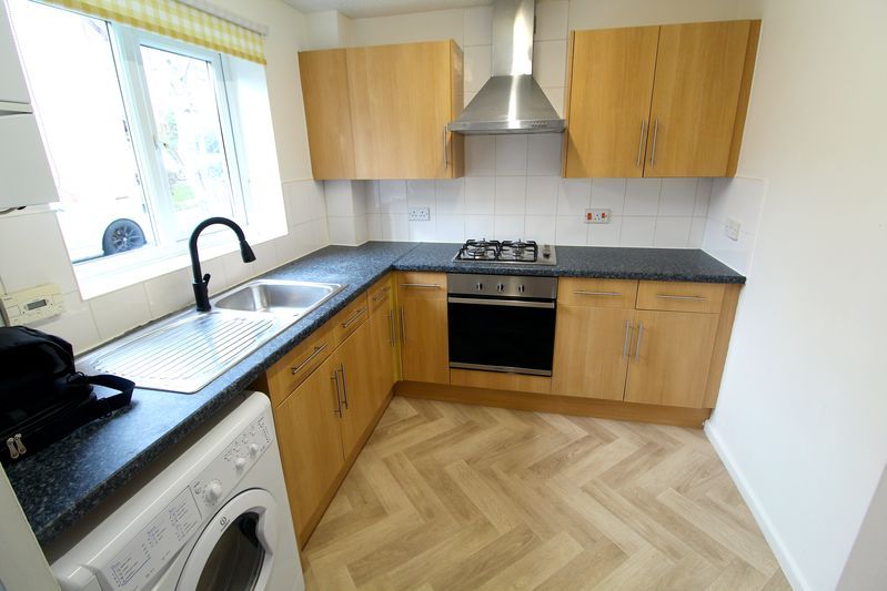 Property photo 2 of 8 Kitchen