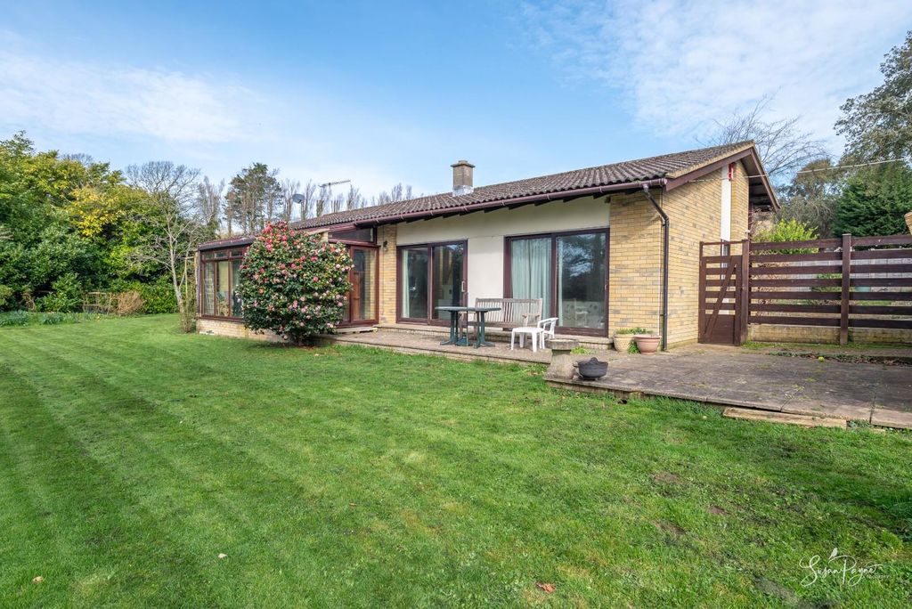 Property photo 1 of 36 Gardens