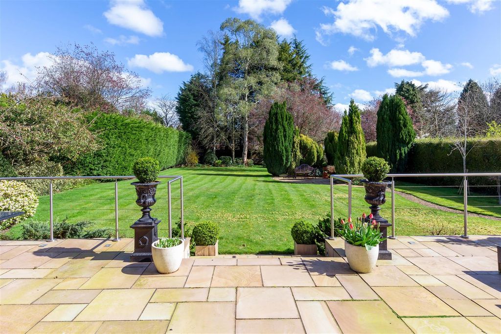 Property photo 2 of 34