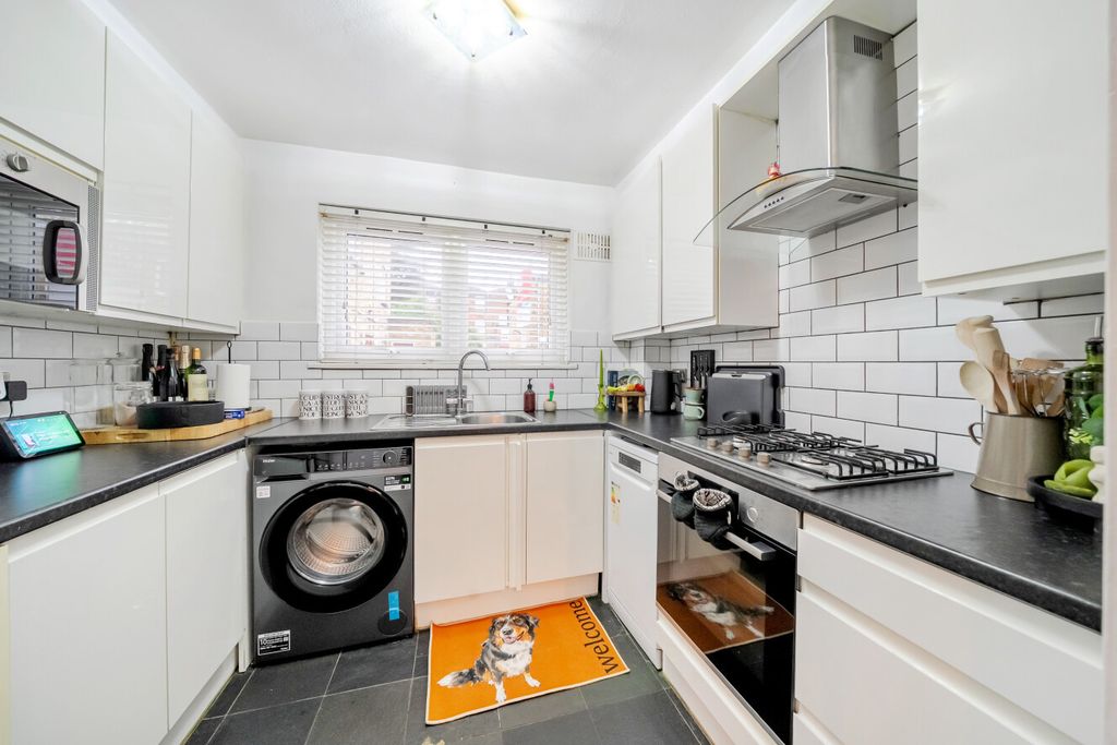 Property photo 3 of 13 1534456-17-6Adb38...
