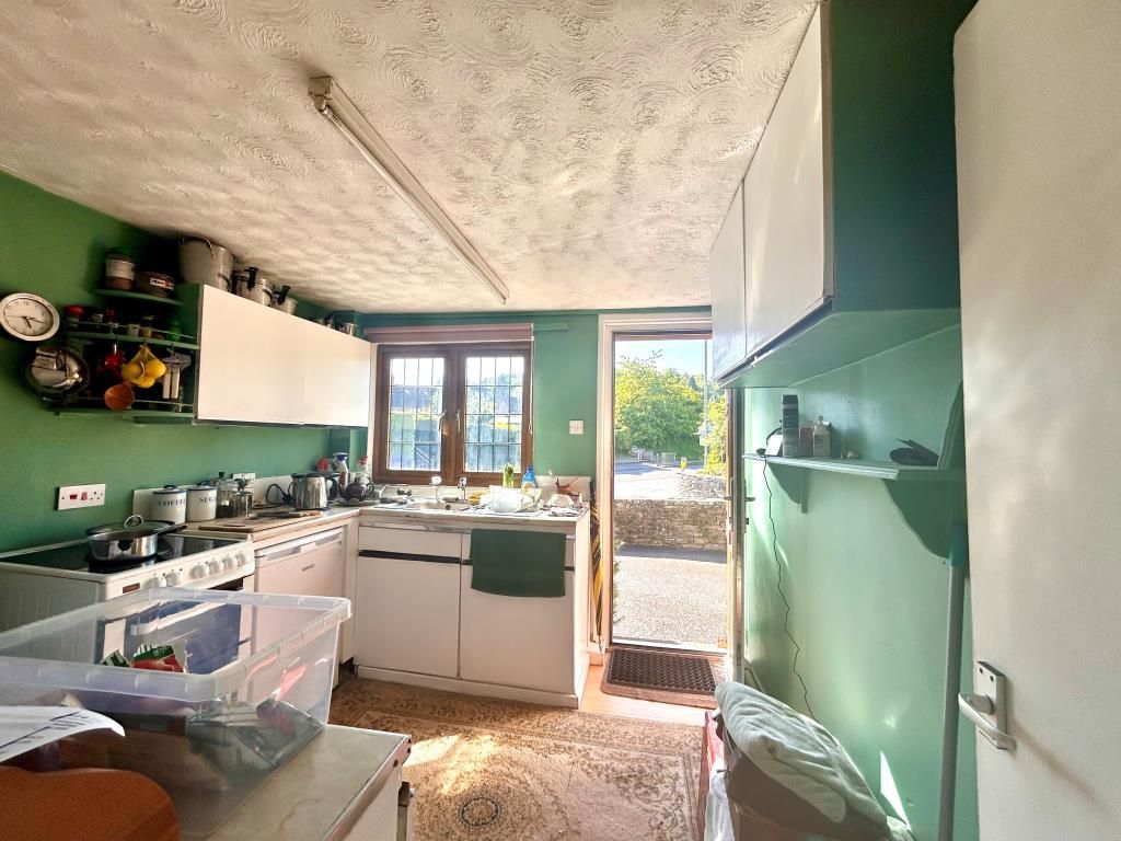 Property photo 3 of 7 Kitchen