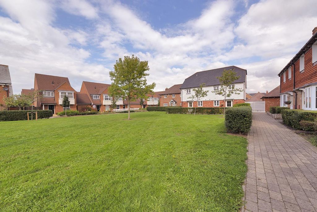 Property photo 2 of 17 Front Aspect