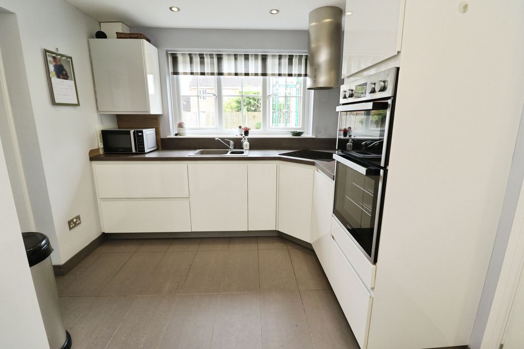 Property photo 2 of 18 2F50977B-C-43EE-A187-Ab9D58De49B5-4828-000001Ecbb2