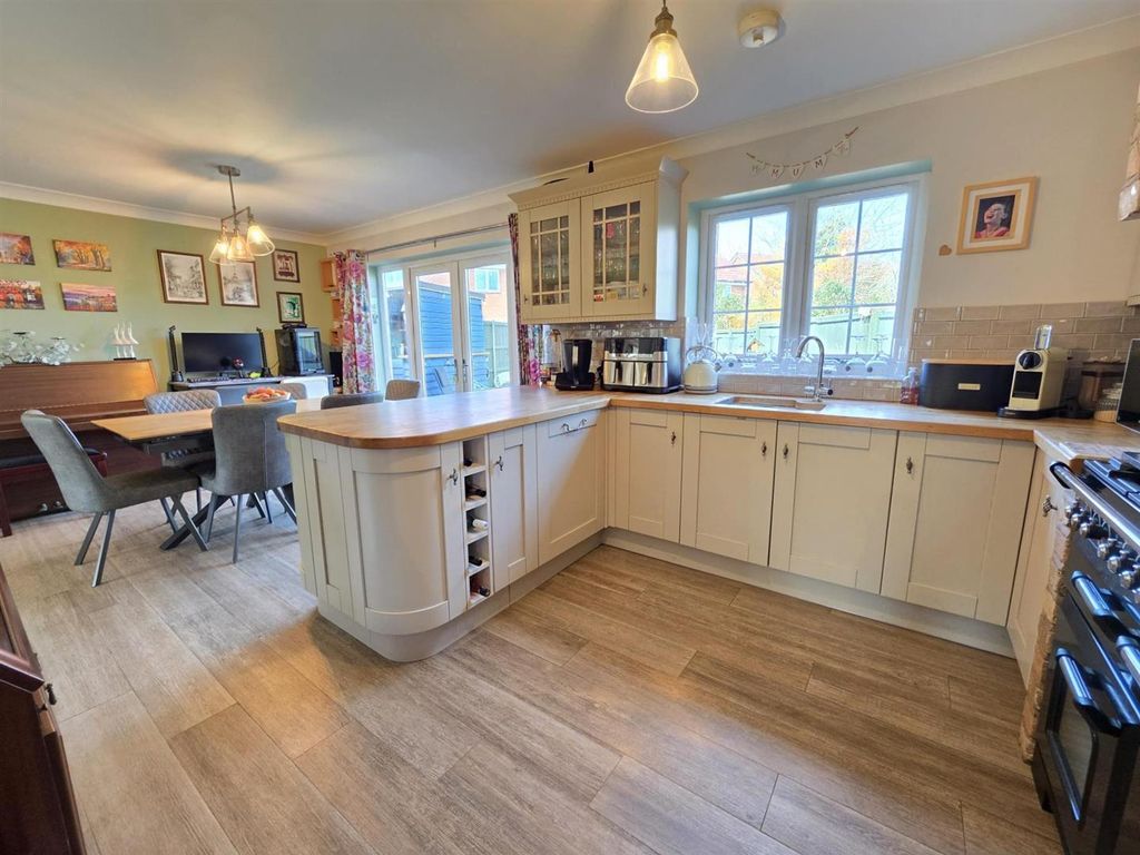 Property photo 2 of 23