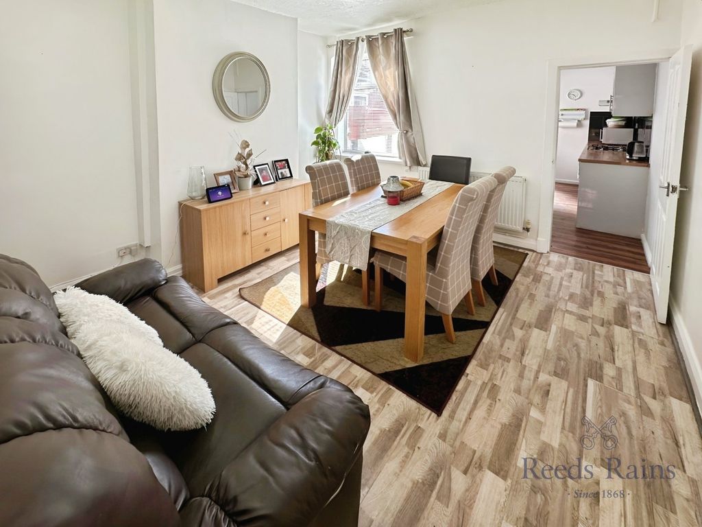 Property photo 3 of 9 Dining Room