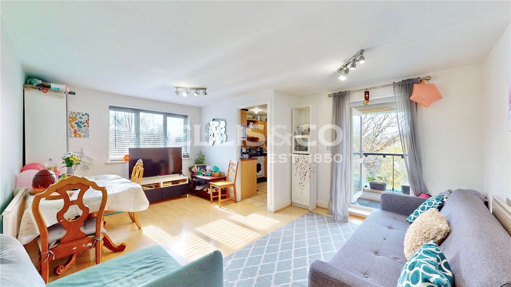 Property photo 2 of 11 Picture No. 27