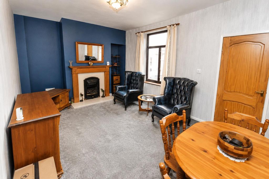 Property photo 2 of 14 Lr2.Png