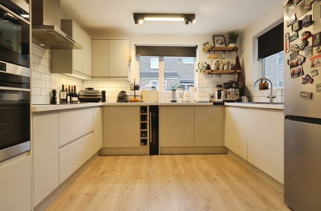 Property photo 1 of 40