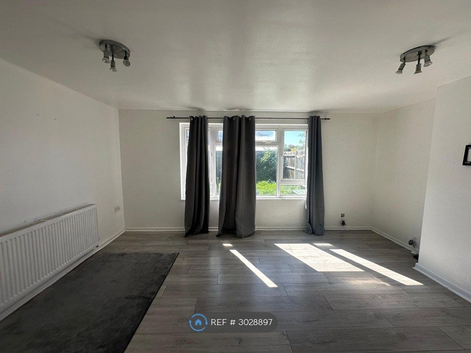 Property photo 2 of 18 Living Room