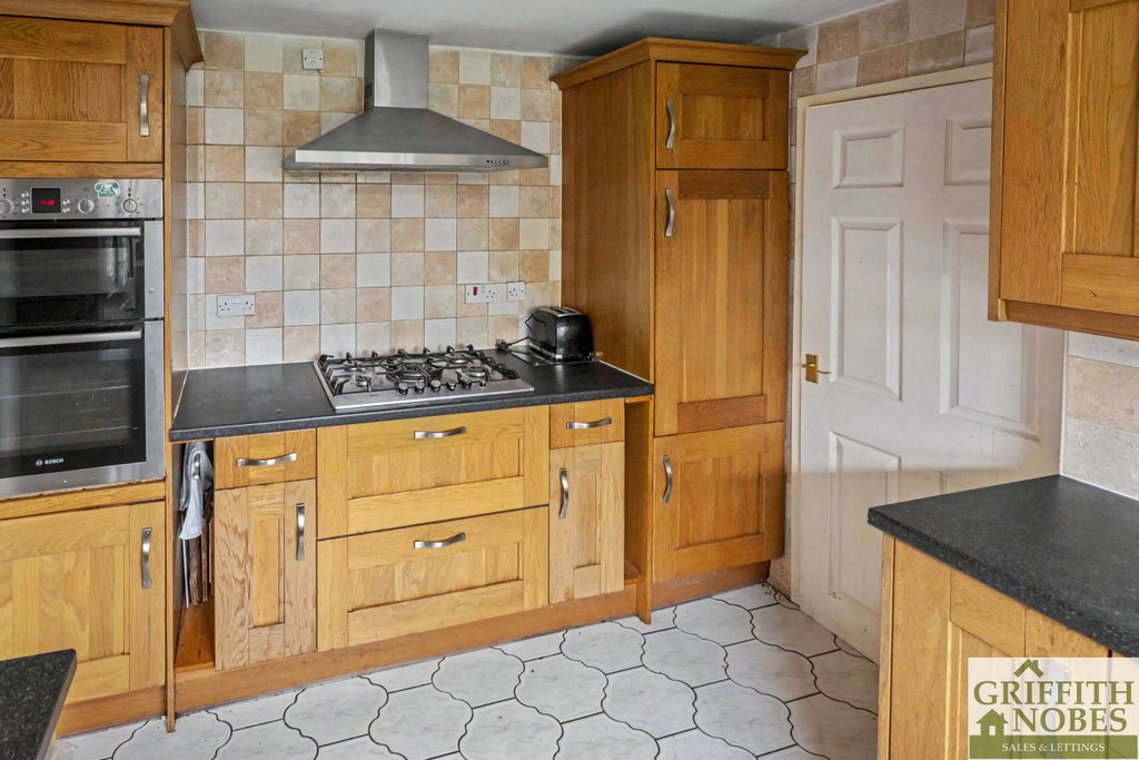 Property photo 3 of 18 Kitchen
