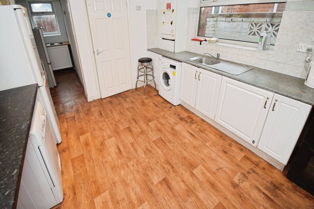 Property photo 2 of 14 Kitchen